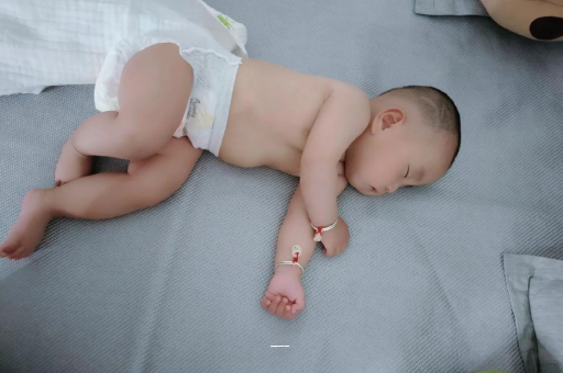 福建孕妇肚子一跳一跳