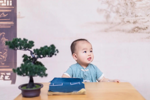 福建宝宝半夜吐了怎么回事 福建宝宝半夜吐了怎么回事